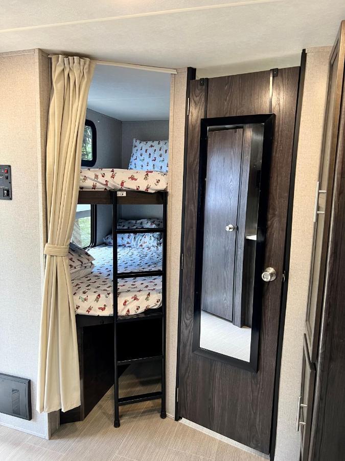 Отель Lake Front Rv Experience Close To Port Canaveral And Kennedy Space Center Тайтусвилл Экстерьер фото