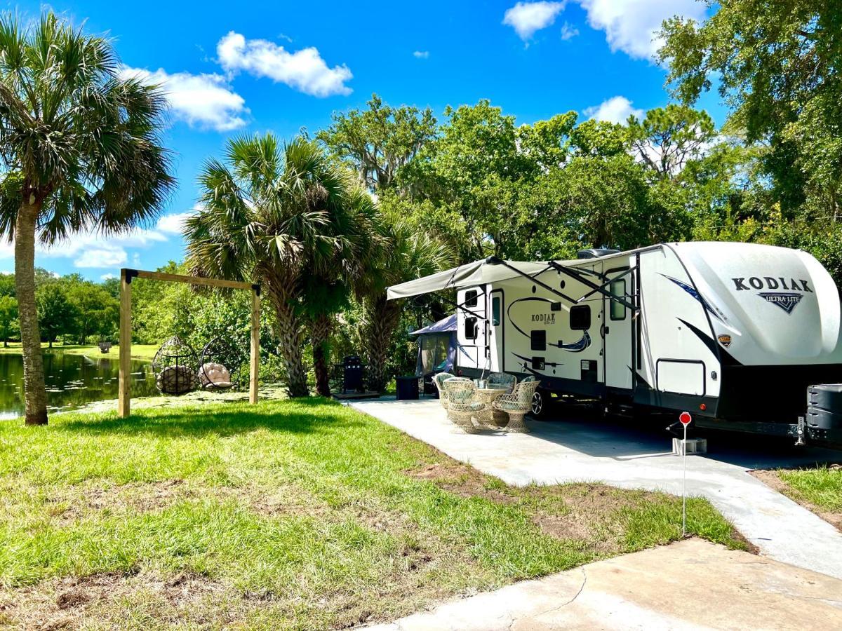 Отель Lake Front Rv Experience Close To Port Canaveral And Kennedy Space Center Тайтусвилл Экстерьер фото